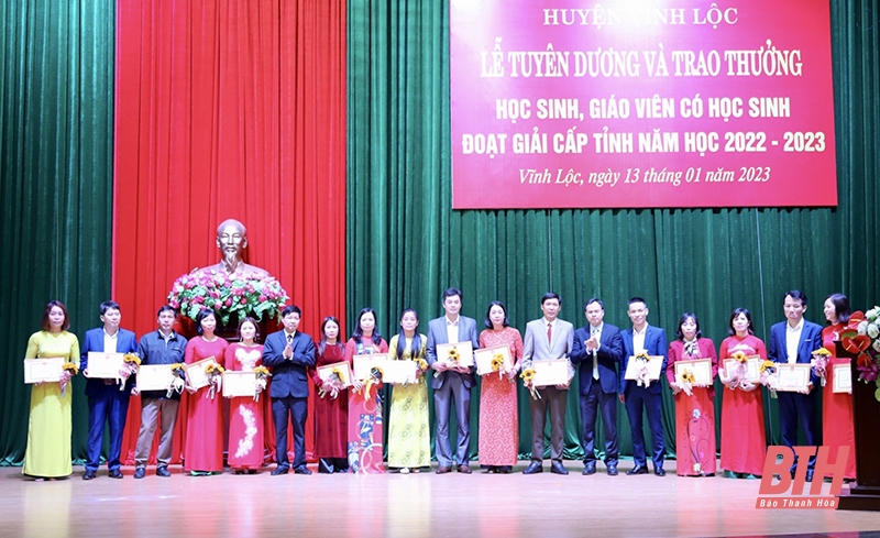 Vĩnh Lộc: Tuyên dương và trao thưởng cho 137 học sinh, giáo viên có học sinh đoạt giải cấp tỉnh năm học 2022-2023