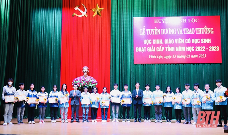 Vĩnh Lộc: Tuyên dương và trao thưởng cho 137 học sinh, giáo viên có học sinh đoạt giải cấp tỉnh năm học 2022-2023