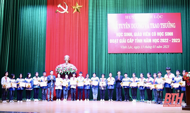 Vĩnh Lộc: Tuyên dương và trao thưởng cho 137 học sinh, giáo viên có học sinh đoạt giải cấp tỉnh năm học 2022-2023