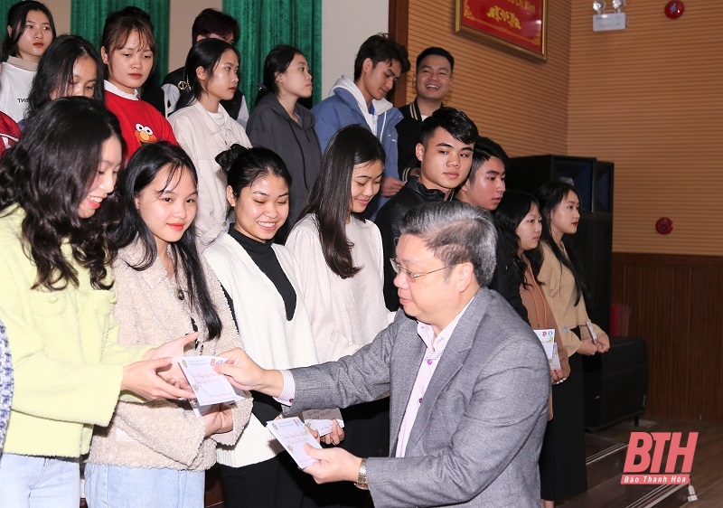 Trường Đại học Hồng Đức tổ chức Chương trình “Chuyến xe yêu thương – Tết sum vầy” năm 2023
