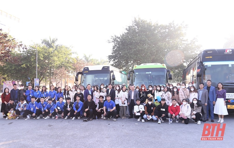 Trường Đại học Hồng Đức tổ chức Chương trình “Chuyến xe yêu thương – Tết sum vầy” năm 2023