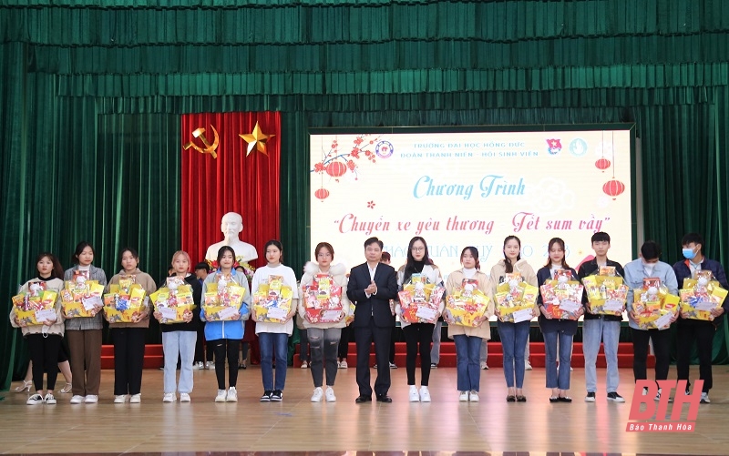 Trường Đại học Hồng Đức tổ chức Chương trình “Chuyến xe yêu thương – Tết sum vầy” năm 2023