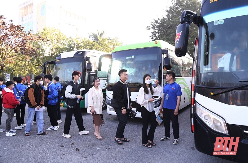 Trường Đại học Hồng Đức tổ chức Chương trình “Chuyến xe yêu thương – Tết sum vầy” năm 2023