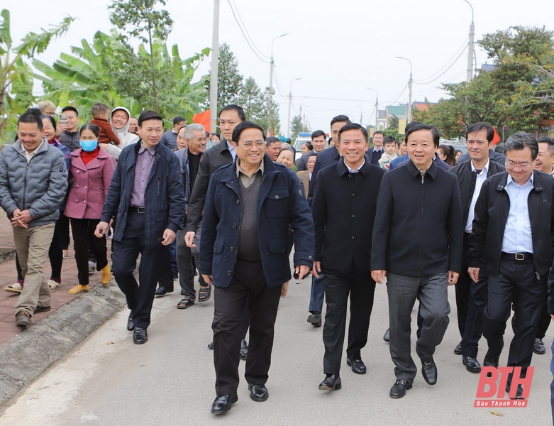 Thủ tướng Chính phủ Phạm Minh Chính kiểm tra tiến độ thi công tuyến đường cao tốc Bắc - Nam đoạn qua Thanh Hóa