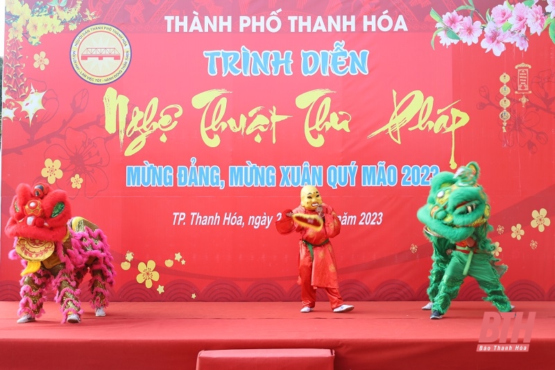 Trình diễn nghệ thuật thư pháp Xuân Quý Mão 2023