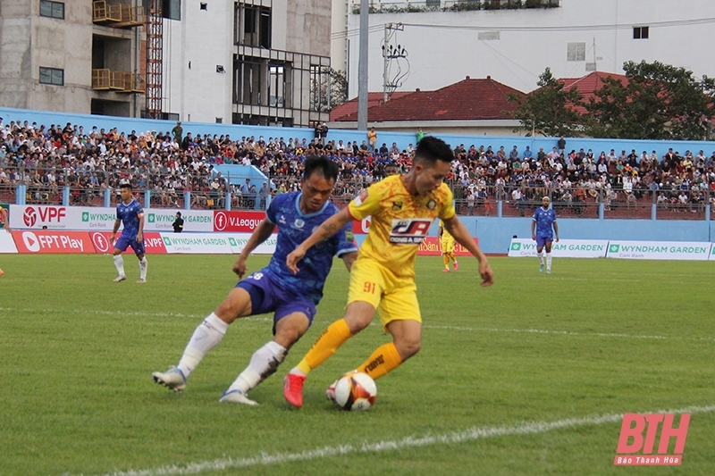Tân binh tỏa sáng, Đông Á Thanh Hóa ca khúc khải hoàn trên phố biển