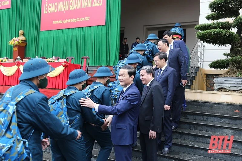 Chủ tịch UBND tỉnh Đỗ Minh Tuấn dự lễ giao, nhận quân tại huyện Thọ Xuân
