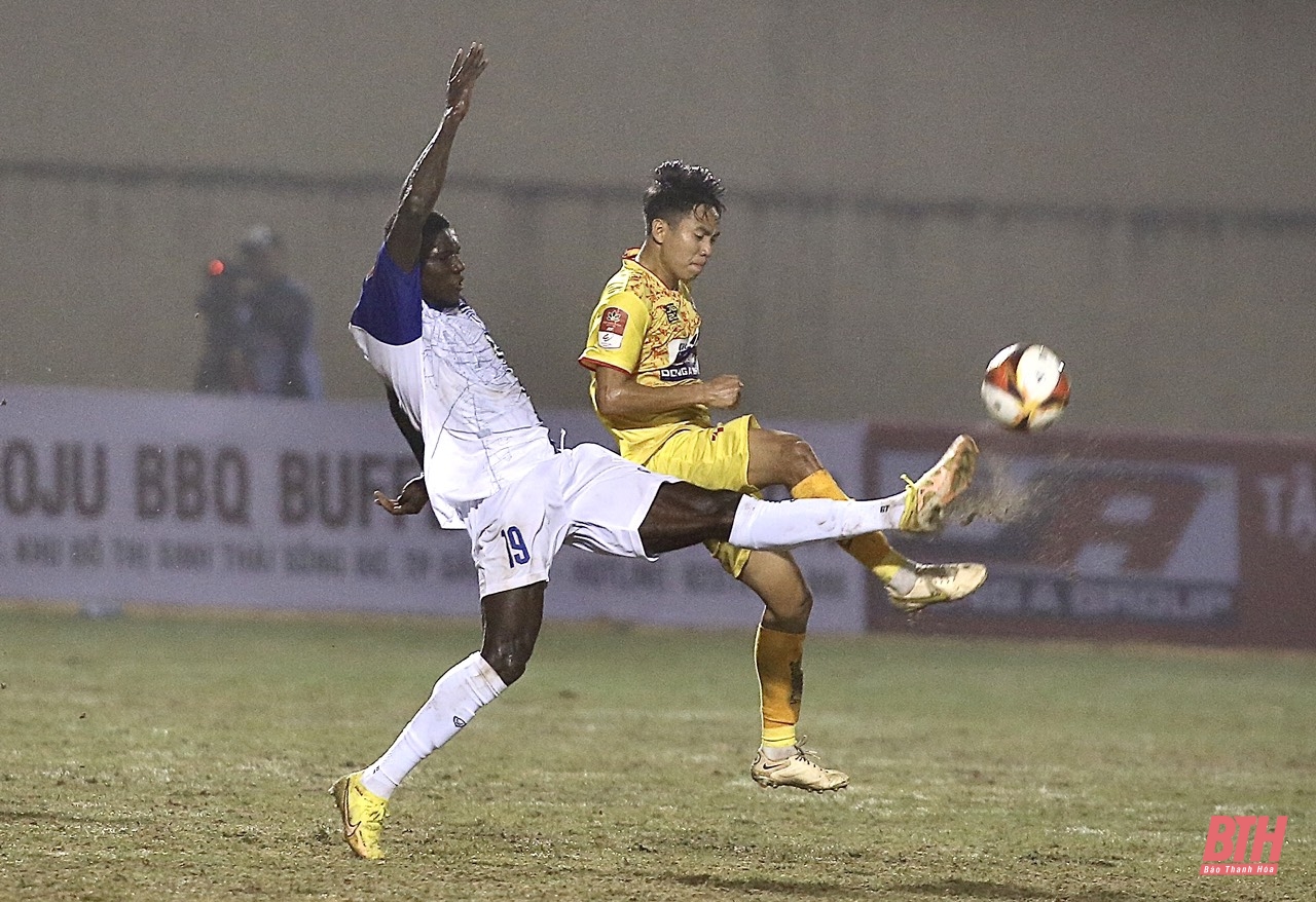 Đông Á Thanh Hóa chia điểm với Sông Lam Nghệ An ở trận derby Bắc Trung bộ