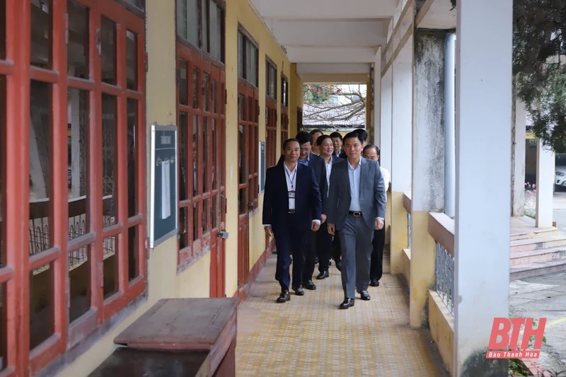 Bí thư Tỉnh ủy Đỗ Trọng Hưng làm việc với Trường Chính trị Thanh Hóa