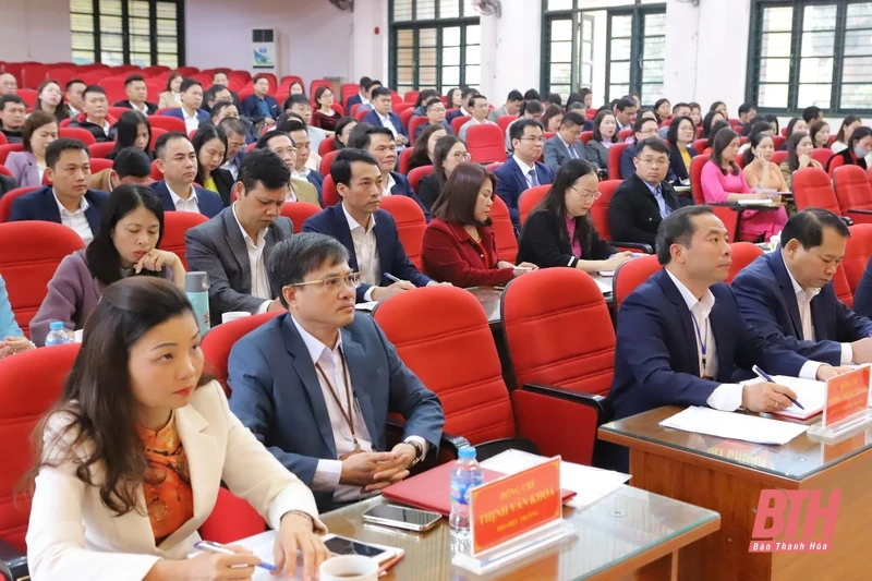 Bí thư Tỉnh ủy Đỗ Trọng Hưng làm việc với Trường Chính trị Thanh Hóa