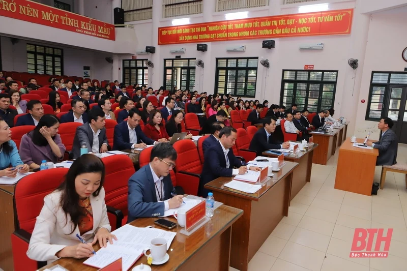 Bí thư Tỉnh ủy Đỗ Trọng Hưng làm việc với Trường Chính trị Thanh Hóa