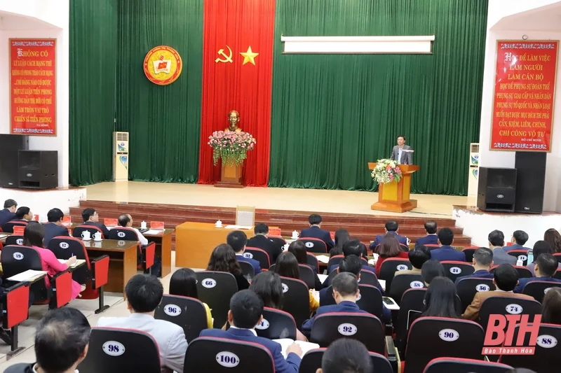 Bí thư Tỉnh ủy Đỗ Trọng Hưng làm việc với Trường Chính trị Thanh Hóa