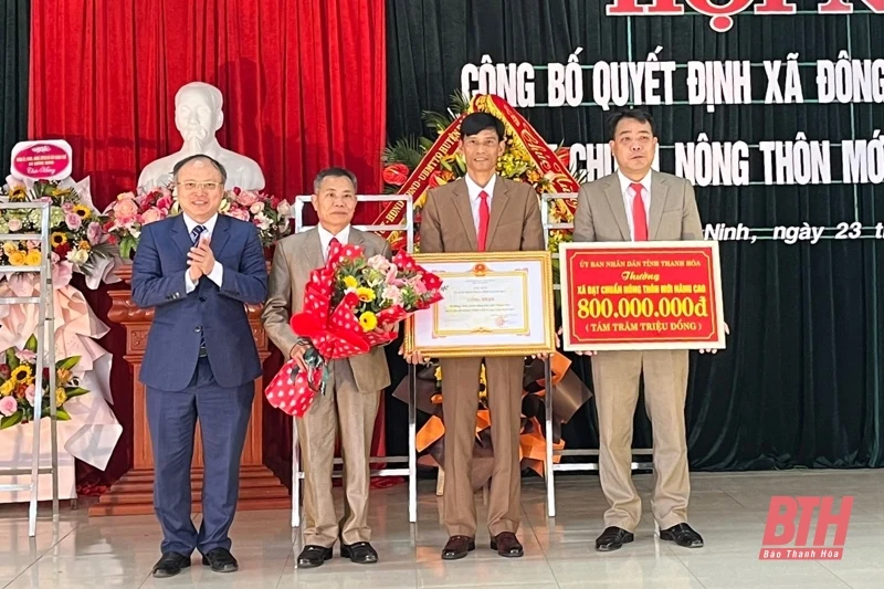 Công bố Quyết định xã Đông Ninh đạt chuẩn nông thôn mới nâng cao