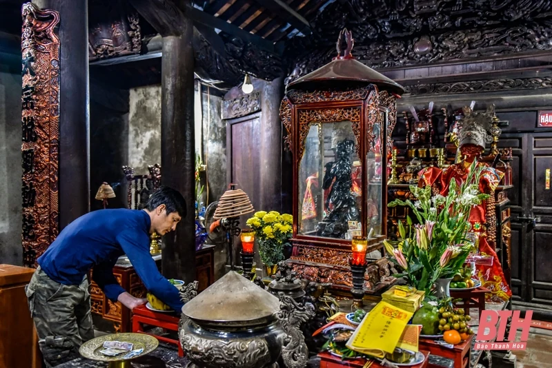 Chuyện về pho tượng một tay, một chân trong ngồi đền cổ trên núi Trường Lệ