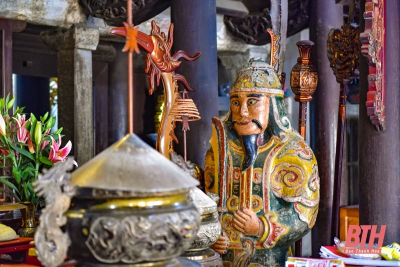 Chuyện về pho tượng một tay, một chân trong ngồi đền cổ trên núi Trường Lệ
