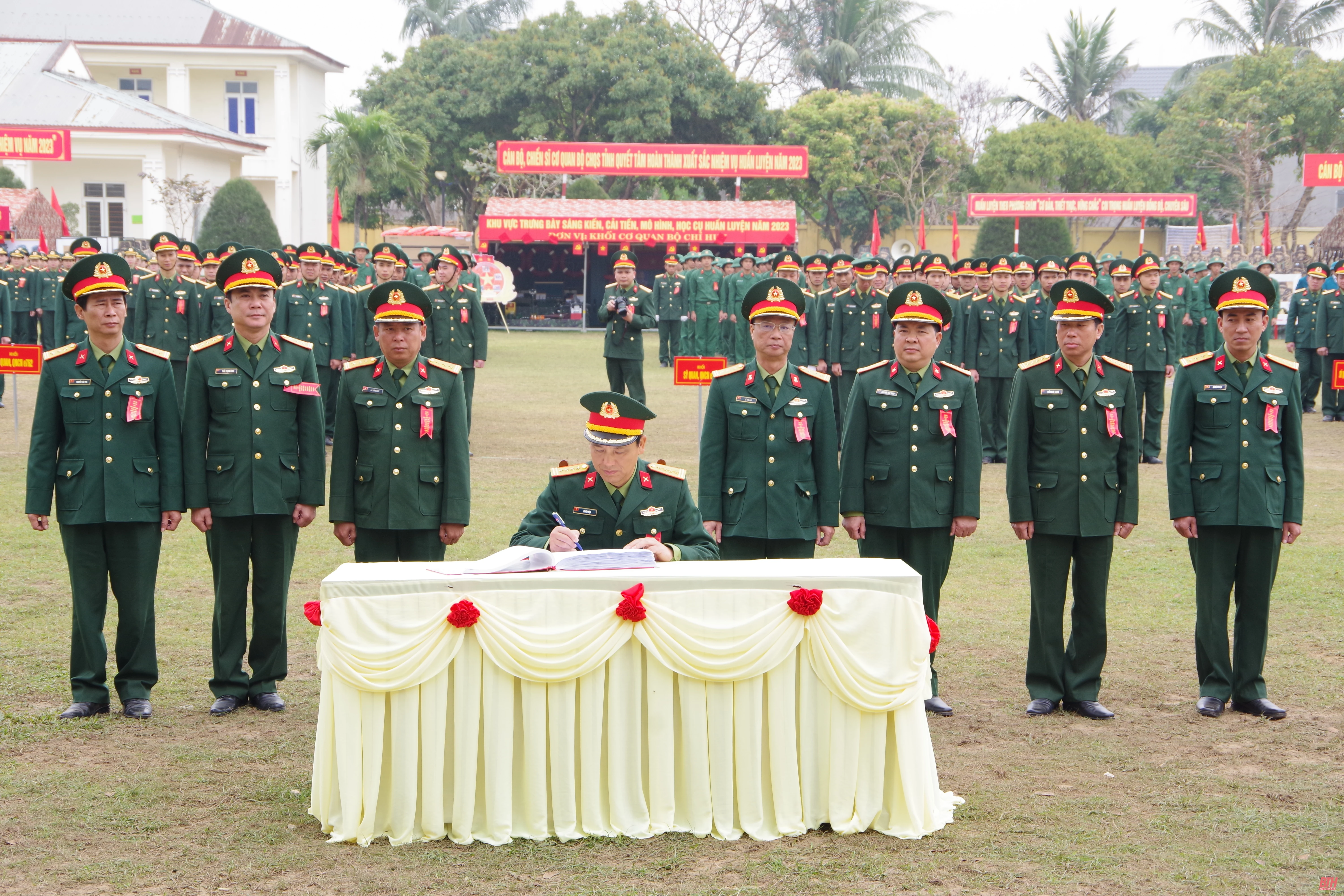 Lực lượng vũ trang Thanh Hóa ra quân huấn luyện năm 2023