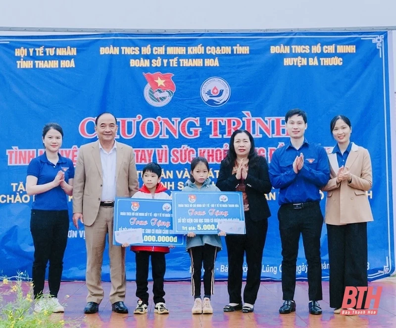 Tình nguyện chung tay vì sức khỏe cộng đồng năm 2023 tại các bản Son - Bá - Mười 