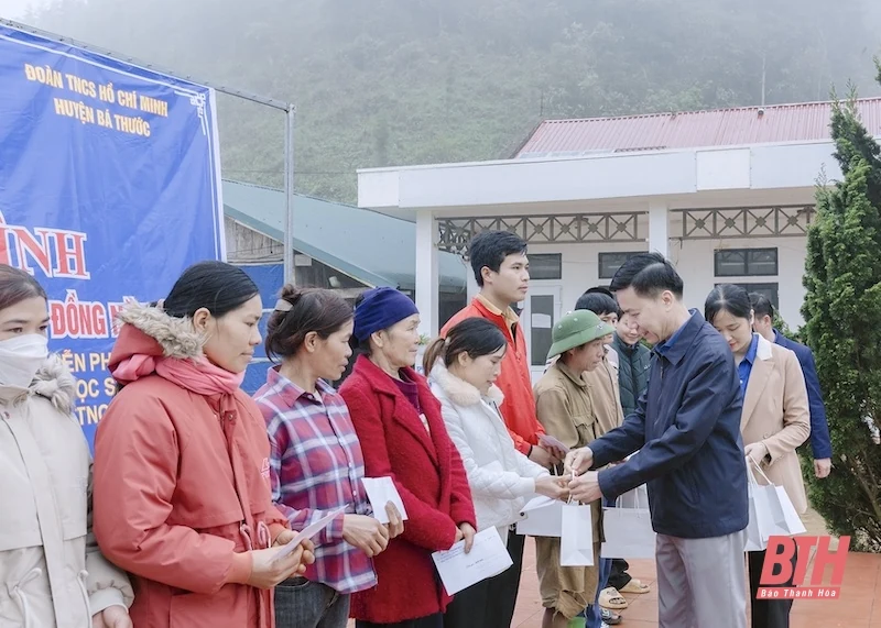 Tình nguyện chung tay vì sức khỏe cộng đồng năm 2023 tại các bản Son - Bá - Mười 