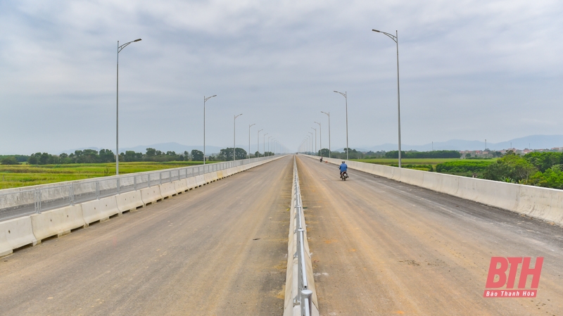 Cận cảnh cao tốc Mai Sơn - QL 45 dự kiến khánh thành trước kỳ nghỉ lễ 30-4