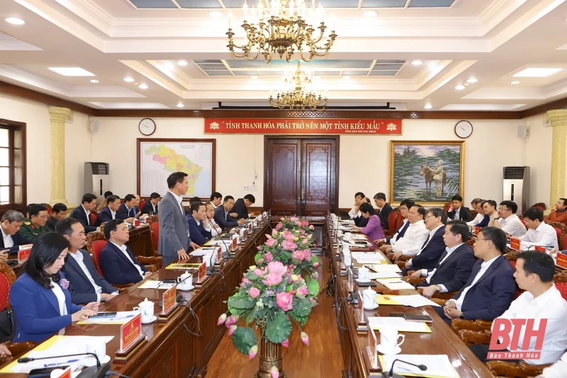 Các đồng chí Ủy viên dự khuyết Trung ương Đảng khóa XIII làm việc với Ban Thường vụ Tỉnh ủy Thanh Hóa