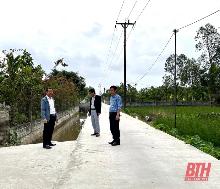 Người cán bộ mặt trận tận tụy với công việc