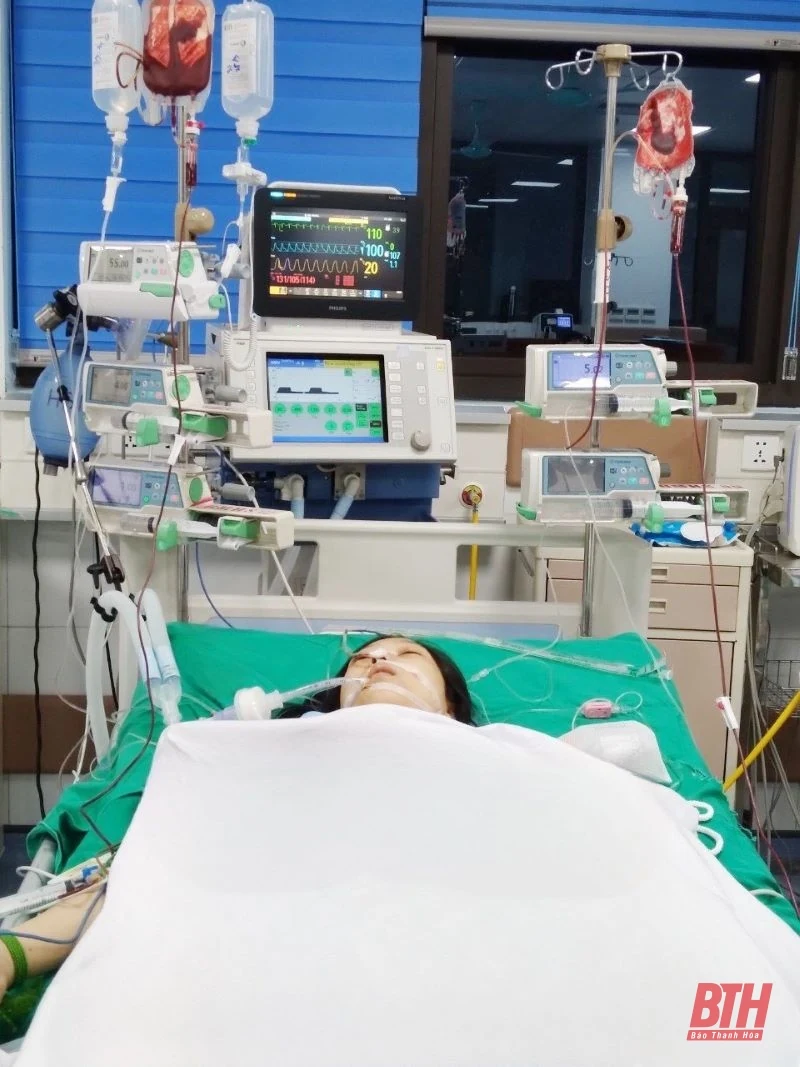 Phẫu thuật cấp cứu và truyền 28 đơn vị máu cứu sống sản phụ nguy kịch do băng huyết sau sinh