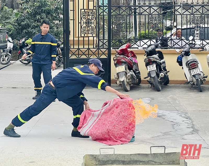 Huấn luyện nghiệp vụ PCCC và CNCH chuyên sâu cho lực lượng dân phòng