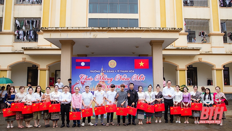 Lưu học sinh Lào tại Trường Cao đẳng Y tế Thanh Hóa đón Tết cổ truyền Bunpimay