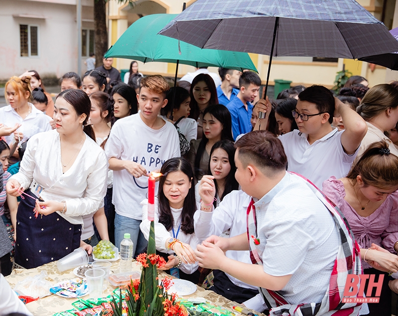 Lưu học sinh Lào tại Trường Cao đẳng Y tế Thanh Hóa đón Tết cổ truyền Bunpimay