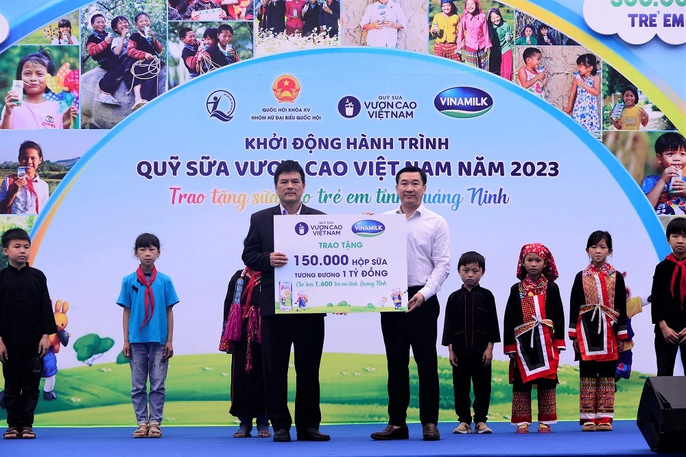 Vinamilk và Quỹ sữa Vươn cao Việt Nam khởi động hành trình năm thứ 16 tại Quảng Ninh