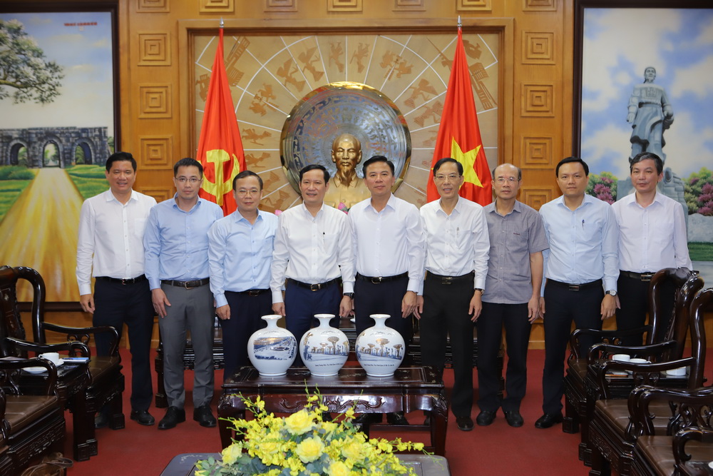 Bí thư Tỉnh ủy Đỗ Trọng Hưng tiếp và làm việc với Chủ tịch Liên đoàn Thương mại và Công nghiệp Việt Nam