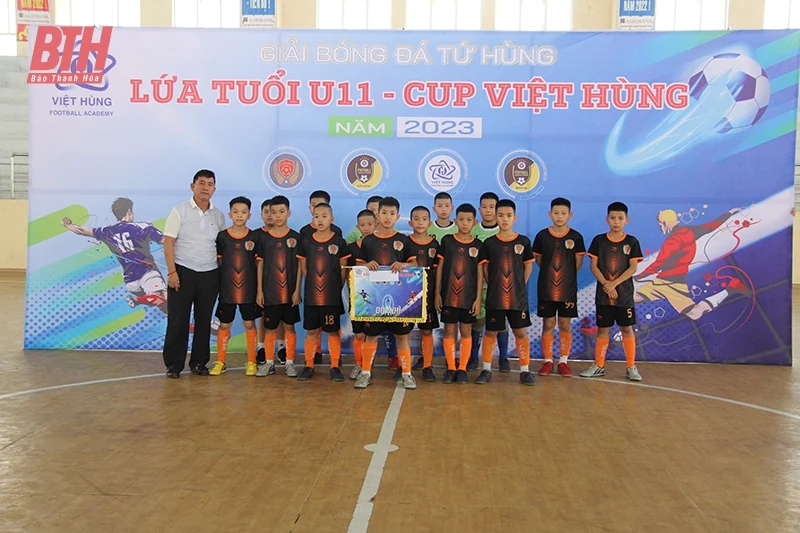 Đội U11 Trung tâm VSH vô địch Giải Bóng đá tứ hùng U11 - Cúp Việt Hùng Sport năm 2023