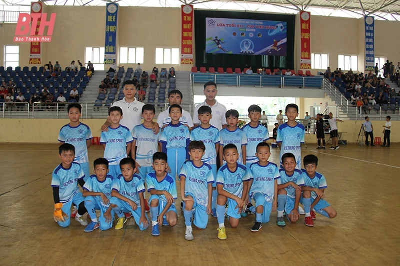 Đội U11 Trung tâm VSH vô địch Giải Bóng đá tứ hùng U11 - Cúp Việt Hùng Sport năm 2023