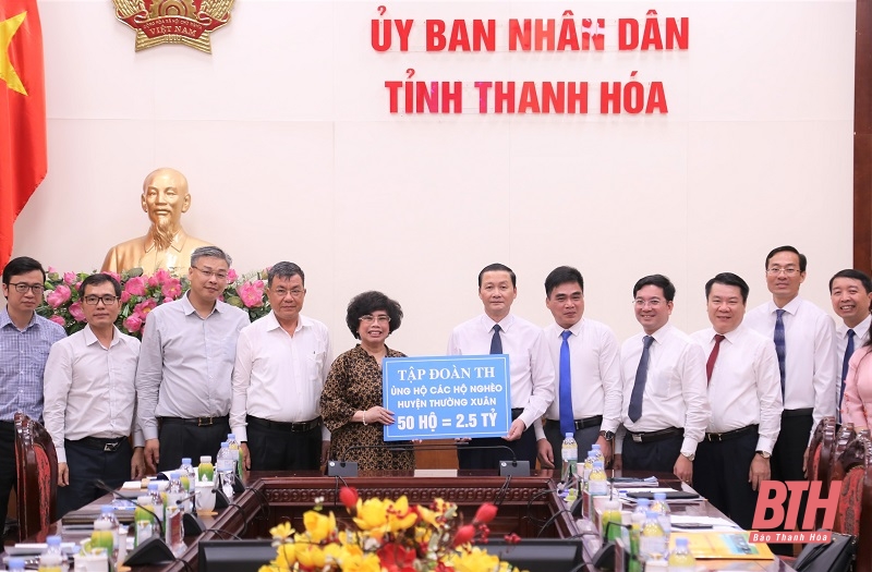 Chủ tịch UBND tỉnh Đỗ Minh Tuấn tiếp và làm việc với đoàn công tác Công ty CP Tập đoàn TH