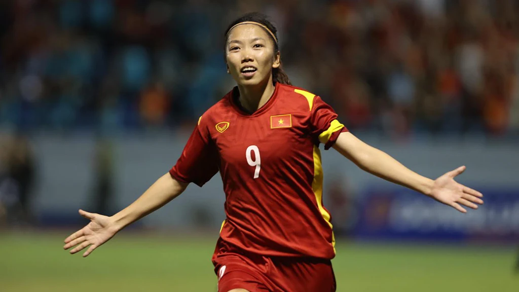 Chủ tịch FFC xin lỗi và từ chức sau trận thua của U22 Campuchia; Arsenal hạ Newcastle, kém Man City 1 điểm