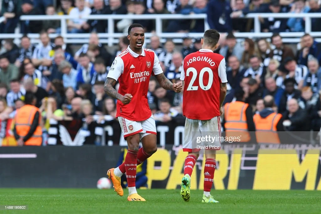 Chủ tịch FFC xin lỗi và từ chức sau trận thua của U22 Campuchia; Arsenal hạ Newcastle, kém Man City 1 điểm