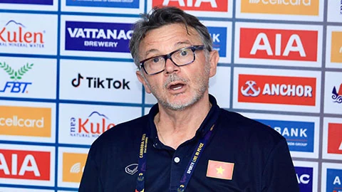 HLV Troussier: “Muốn vô địch, chúng ta không được sợ hãi, lảng tránh bất kể đối thủ nào”; Thủ tướng Campuchia không muốn Chủ tịch LĐBĐ nước này từ chức
