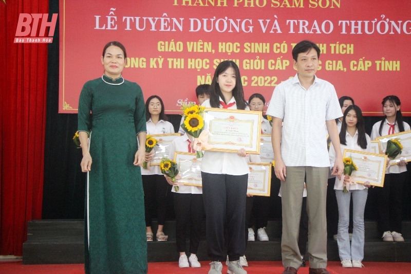 TP Sầm Sơn vinh danh giáo viên, học sinh đoạt giải cấp Quốc gia, cấp tỉnh năm học 2022-2023