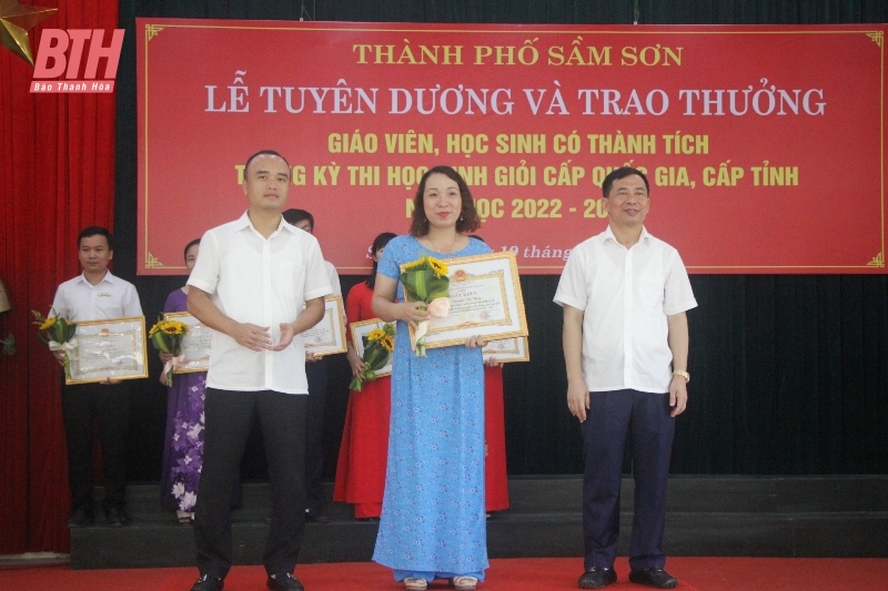 TP Sầm Sơn vinh danh giáo viên, học sinh đoạt giải cấp Quốc gia, cấp tỉnh năm học 2022-2023