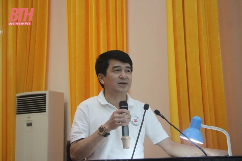 Prudential tặng xe đạp cho học sinh nghèo vượt khó tại Thanh Hóa