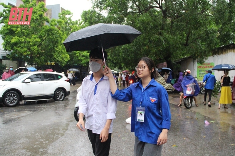 Thí sinh Thanh Hóa bước vào môn thi đầu tiên kỳ thi tuyển sinh vào lớp 10 THPT