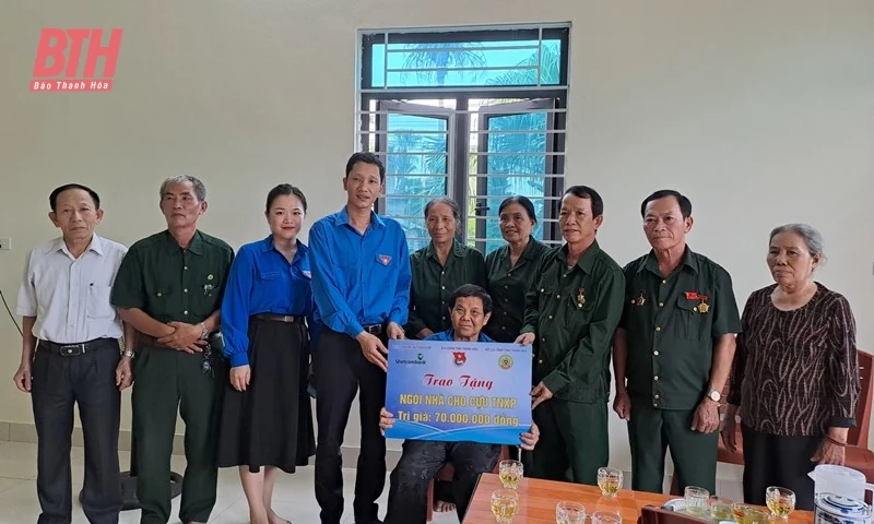 Trao nhà tình nghĩa cho cựu TNXP nghèo huyện Quảng Xương