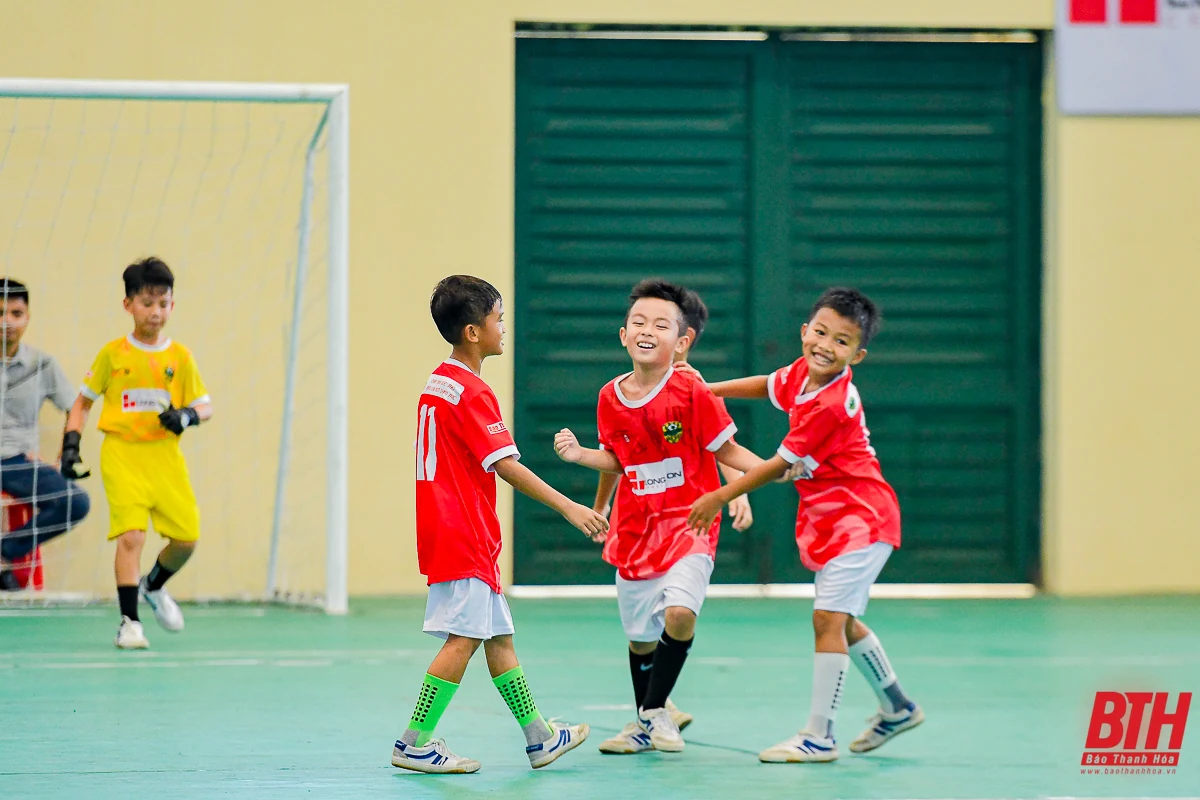 Thạch Thành lên ngôi vô địch lứa tuổi U8 sau khi đánh bại Nghi Sơn