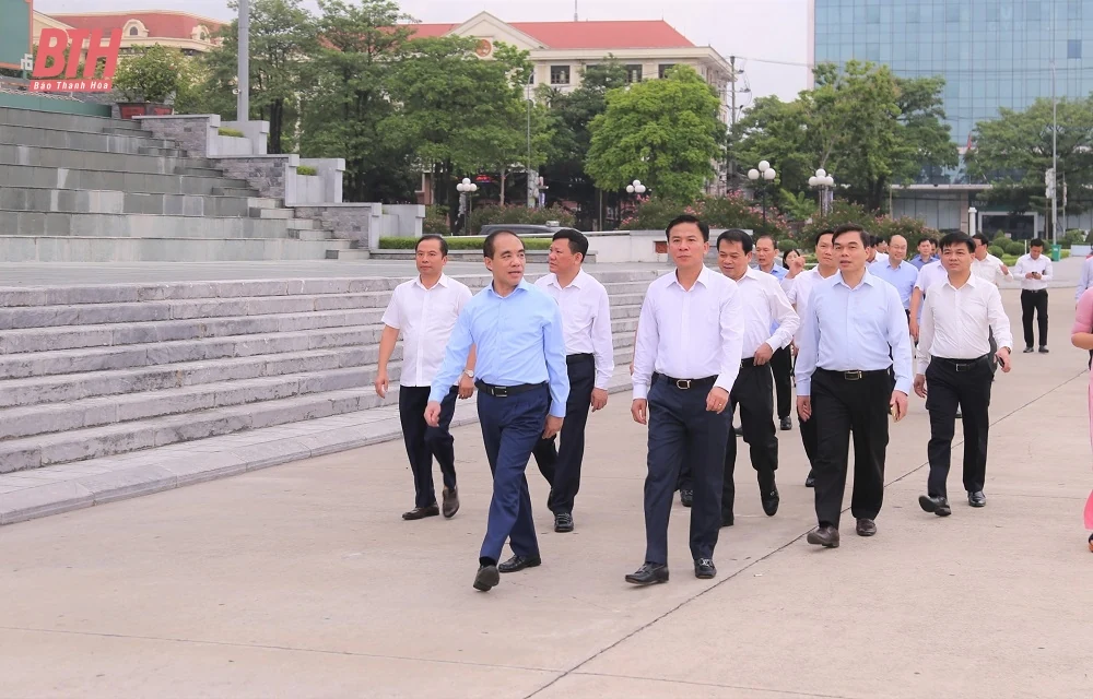 Bí thư Tỉnh ủy Đỗ Trọng Hưng cùng đoàn đại biểu tỉnh Thanh Hóa dâng hương tại Khu di tích Quốc gia đặc biệt Tân Trào