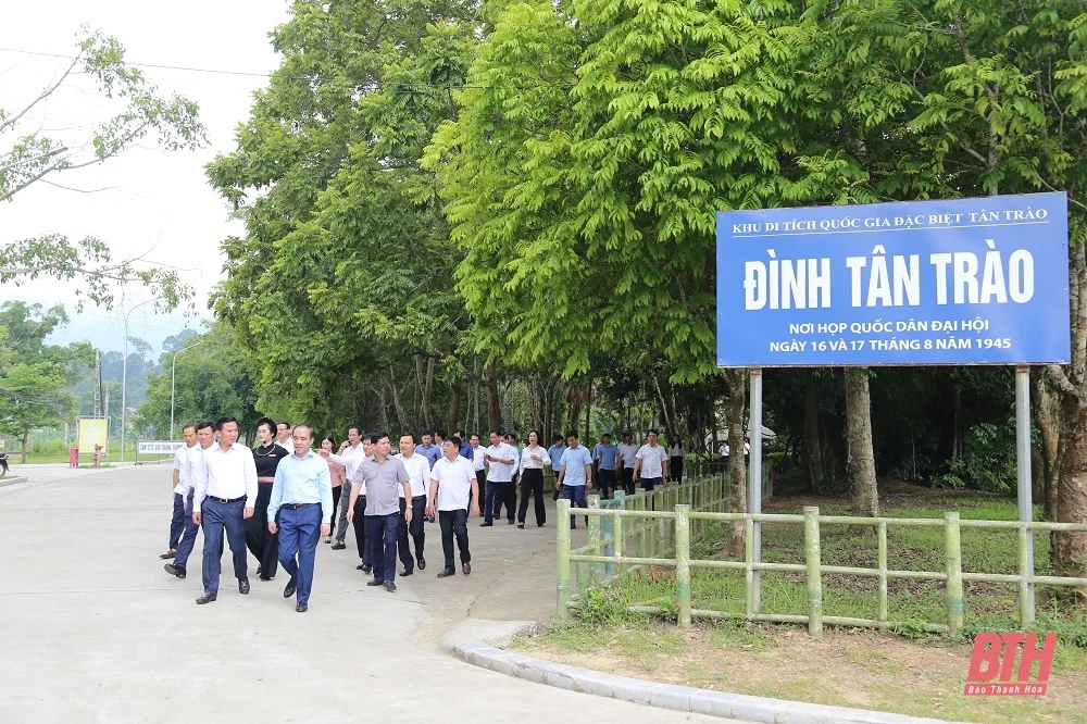 Bí thư Tỉnh ủy Đỗ Trọng Hưng cùng đoàn đại biểu tỉnh Thanh Hóa dâng hương tại Khu di tích Quốc gia đặc biệt Tân Trào