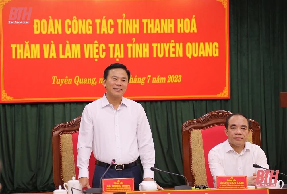 Bí thư Tỉnh ủy Đỗ Trọng Hưng cùng đoàn đại biểu tỉnh Thanh Hóa dâng hương tại Khu di tích Quốc gia đặc biệt Tân Trào