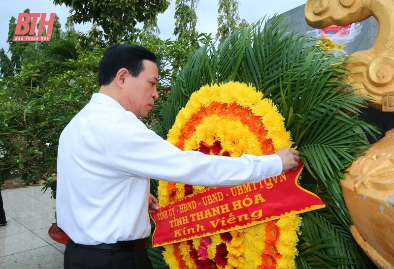Phó Bí thư Thường trực Tỉnh ủy, Trưởng Đoàn ĐBQH tỉnh Lại Thế Nguyên viếng các anh hùng liệt sĩ tại các nghĩa trang TP Cần Thơ