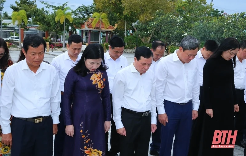 Phó Bí thư Thường trực Tỉnh ủy, Trưởng Đoàn ĐBQH tỉnh Lại Thế Nguyên viếng các anh hùng liệt sĩ tại các nghĩa trang TP Cần Thơ