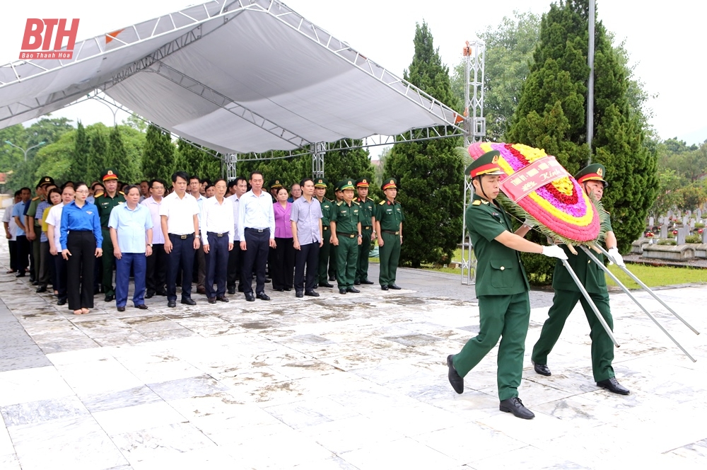 Phó Bí thư Tỉnh ủy Trịnh Tuấn Sinh viếng Nghĩa trang liệt sĩ Quốc tế Đồng Tâm; thăm và tri ân thương binh, bệnh binh, gia đình chính sách huyện Bá Thước