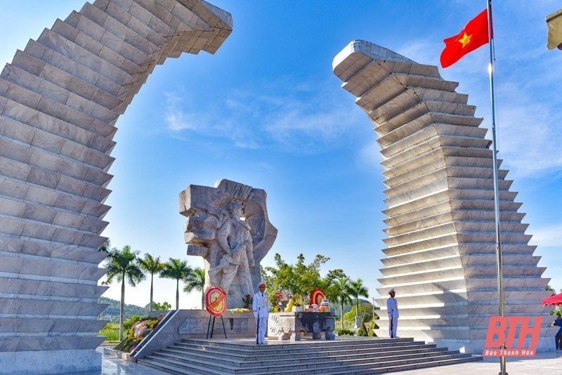 Nghĩa trang liệt sỹ Hàm Rồng những ngày tháng 7